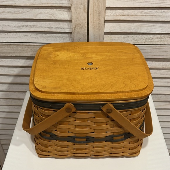 Longaberger Collectors Club Harbor Basket with protector 1998 - Picture 6 of 12